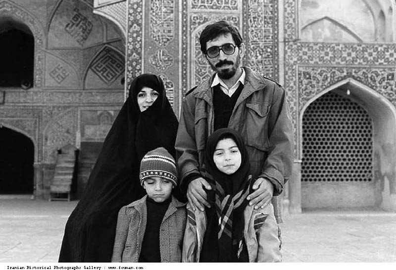 Samira Makhmalbaf z rodziną na zdjęciu
  