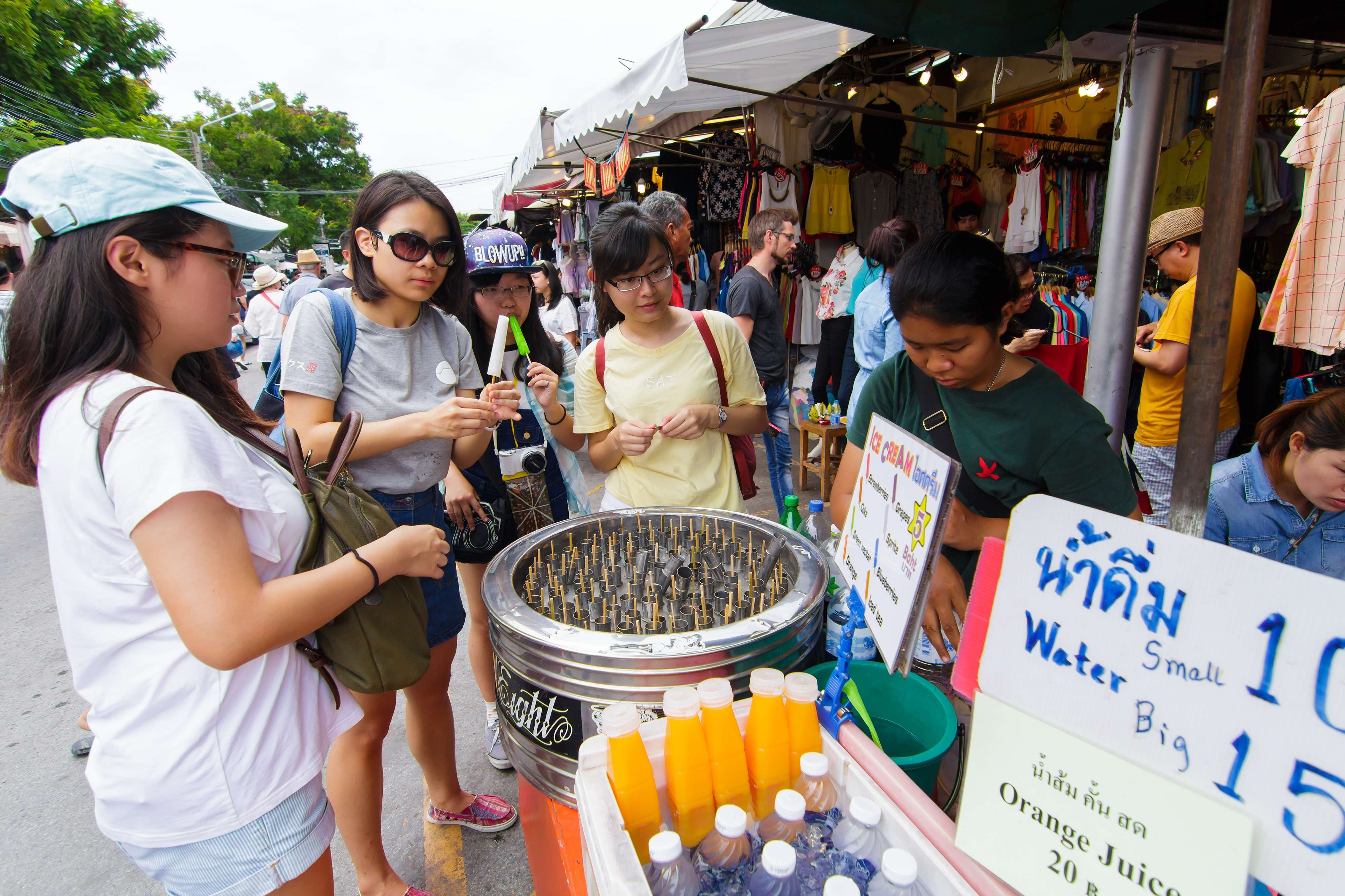 Hasil gambar untuk Thailand Wants Rich Chinese Tourists, Not Budget Groups