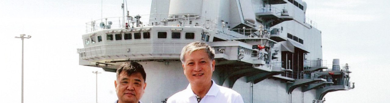 An undated picture shows Xu Zengping (right) and former deputy commander of the PLA Navy Su Shiliang boarding on the deck of Liaoning. Photo: SCMP Pictures