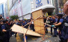 Police have started clearing the camp in front of the Sogo shopping mall. Photo: Sam Tsang