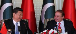Chinese President Xi Jinping (left) talks with Pakistani Prime Minister Nawaz Sharif during his visit to Pakistan. Photo: Xinhua