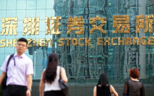 Up to 15.28 million mainland Chinese people are tipped to have investible assets of between 600,000 yuan (HK$760,000) and six million yuan by the end of this year, says a new report. Photo: Bloomberg