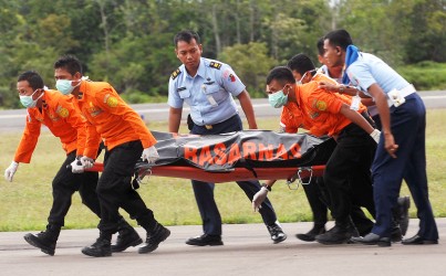 An Indonesian search and rescue team carries a dead body on a stretcher in Surabaya, where they will be identified. Photo: AFP