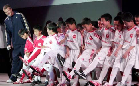 David Beckham met some young fans in Shanghai in 2008 when with the Los Angeles Galaxy. Phoot: EPA