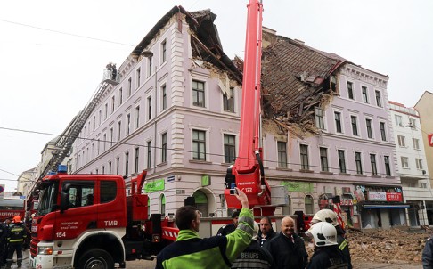 austria_building_collapse_xrz108_42552379.jpg