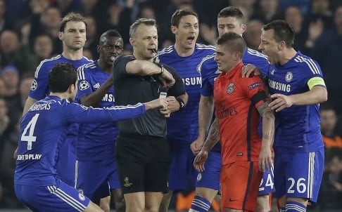 Referee Bjorn Kuipers is surrounded by Chelsea players before a red card is issued to PSG's Zlatan Ibrahimovic. Photo: AP