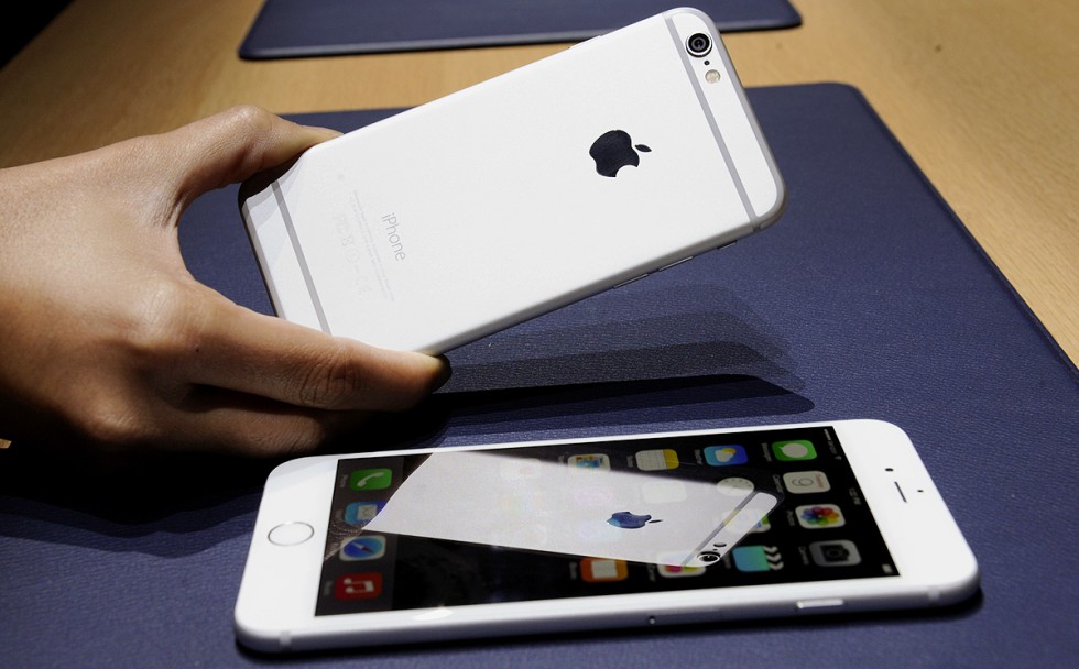 Apple, l'iPhone 6 spinge un anno da record  Iphone6-2-b-0910-net