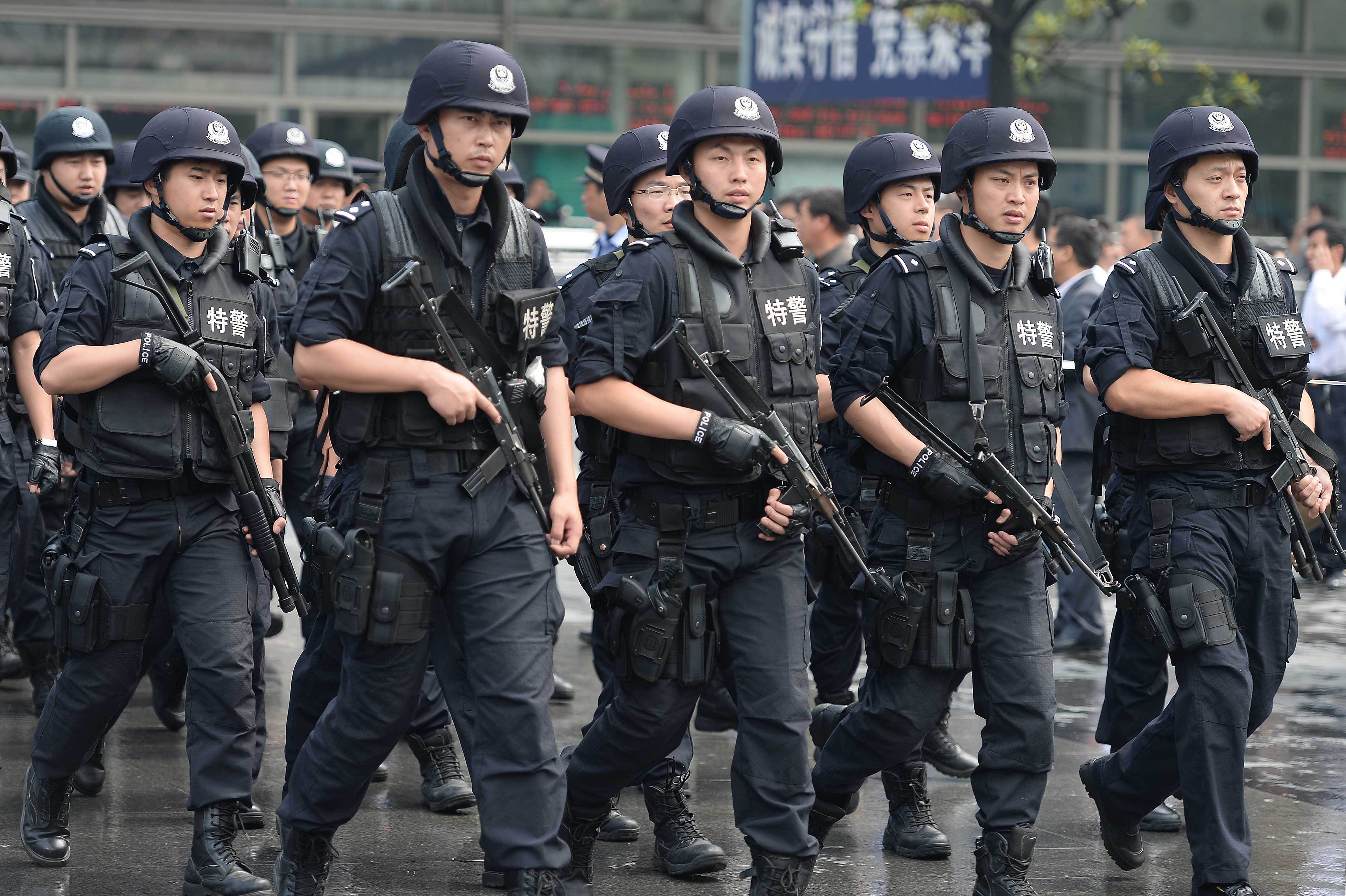 Swat kuwait. Китайский спецназ SWAT. Special Assault Team Япония. Полицейский спецназ Японии. Китайская полиция SWAT.