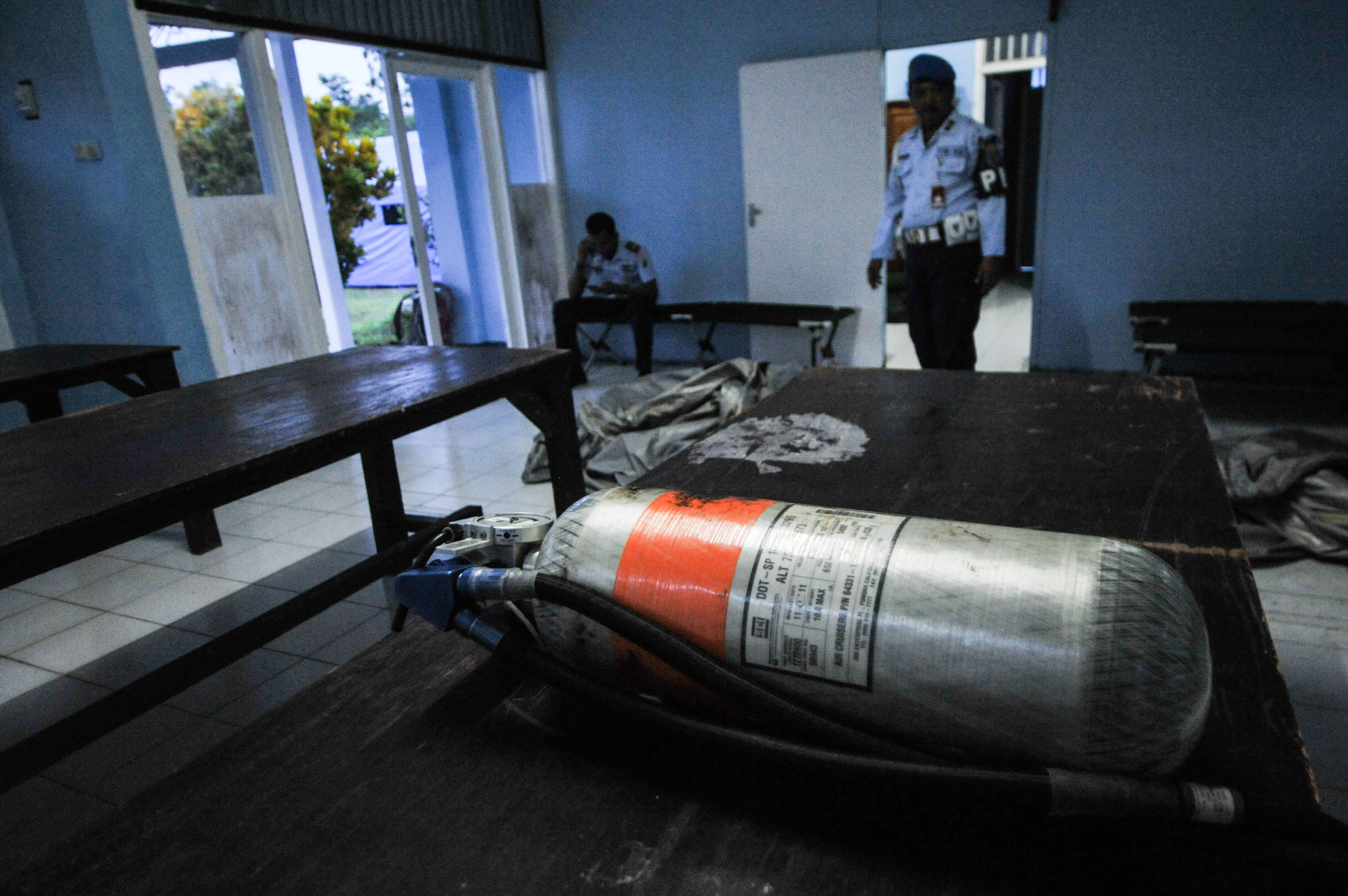 Large object detected on seabed in hunt for AirAsia flight as body.