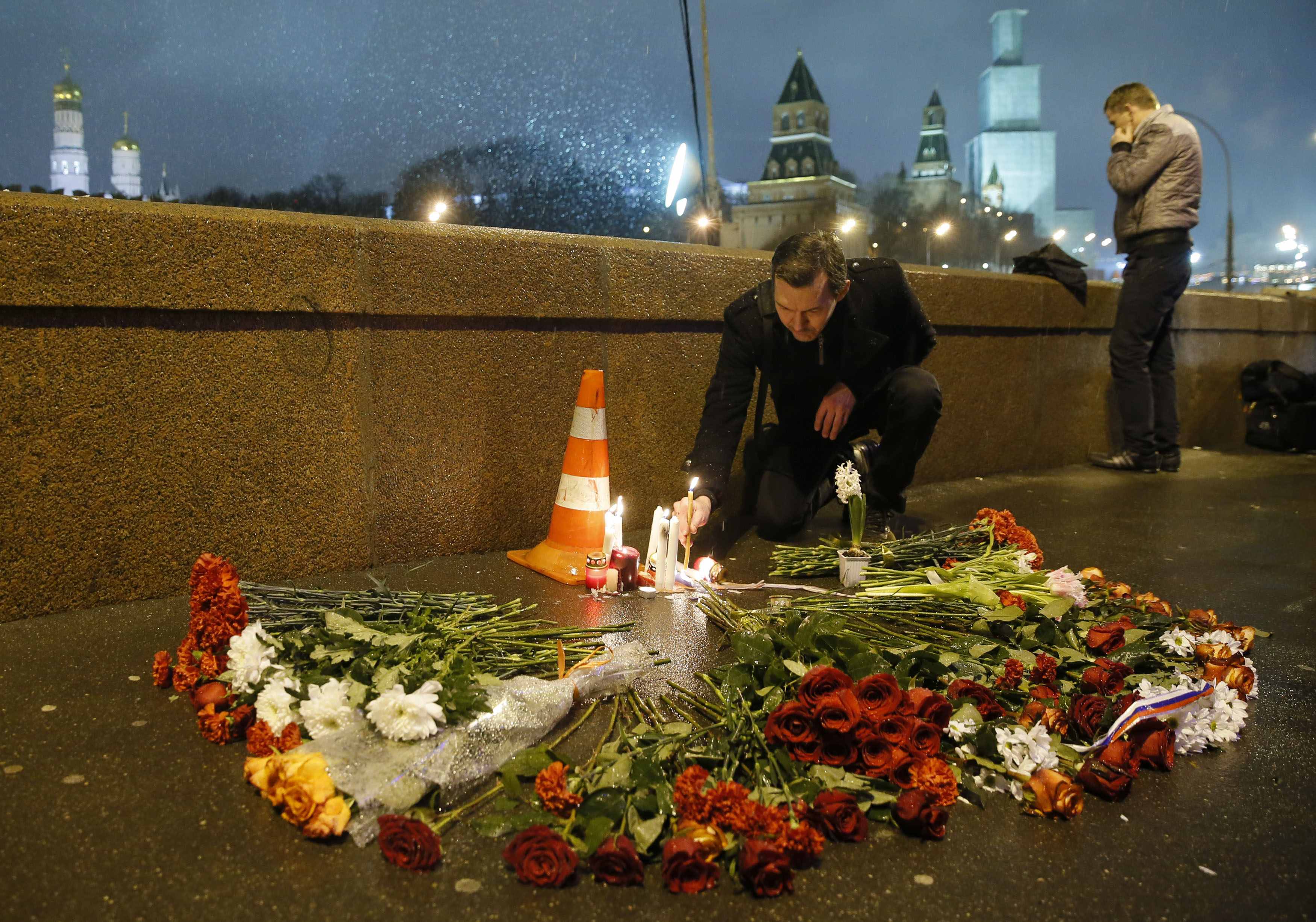 Putin critic Boris Nemtsov killed in drive-by shooting near.