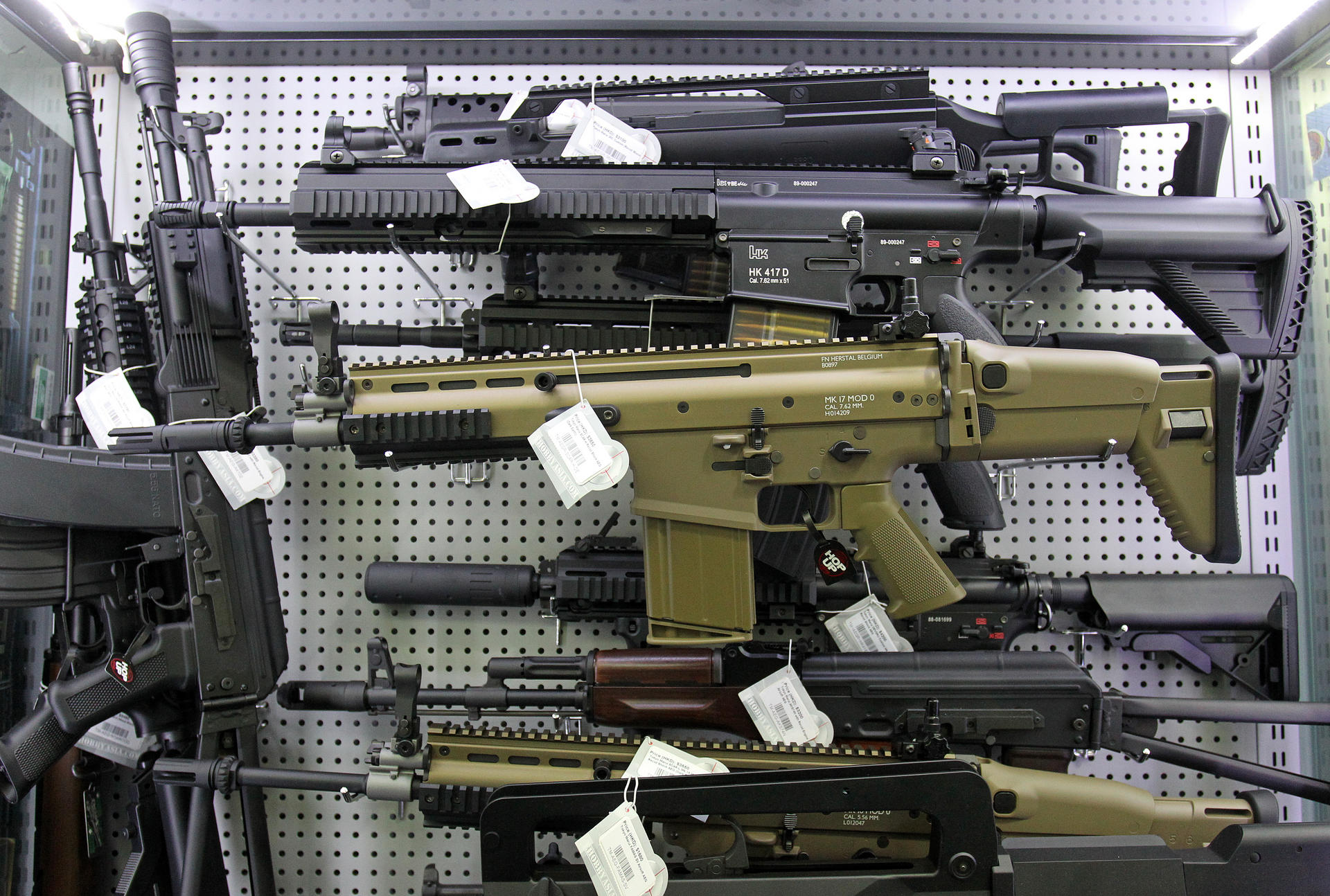 Top guns: Hong Kong's thriving business in replica weapons ...
