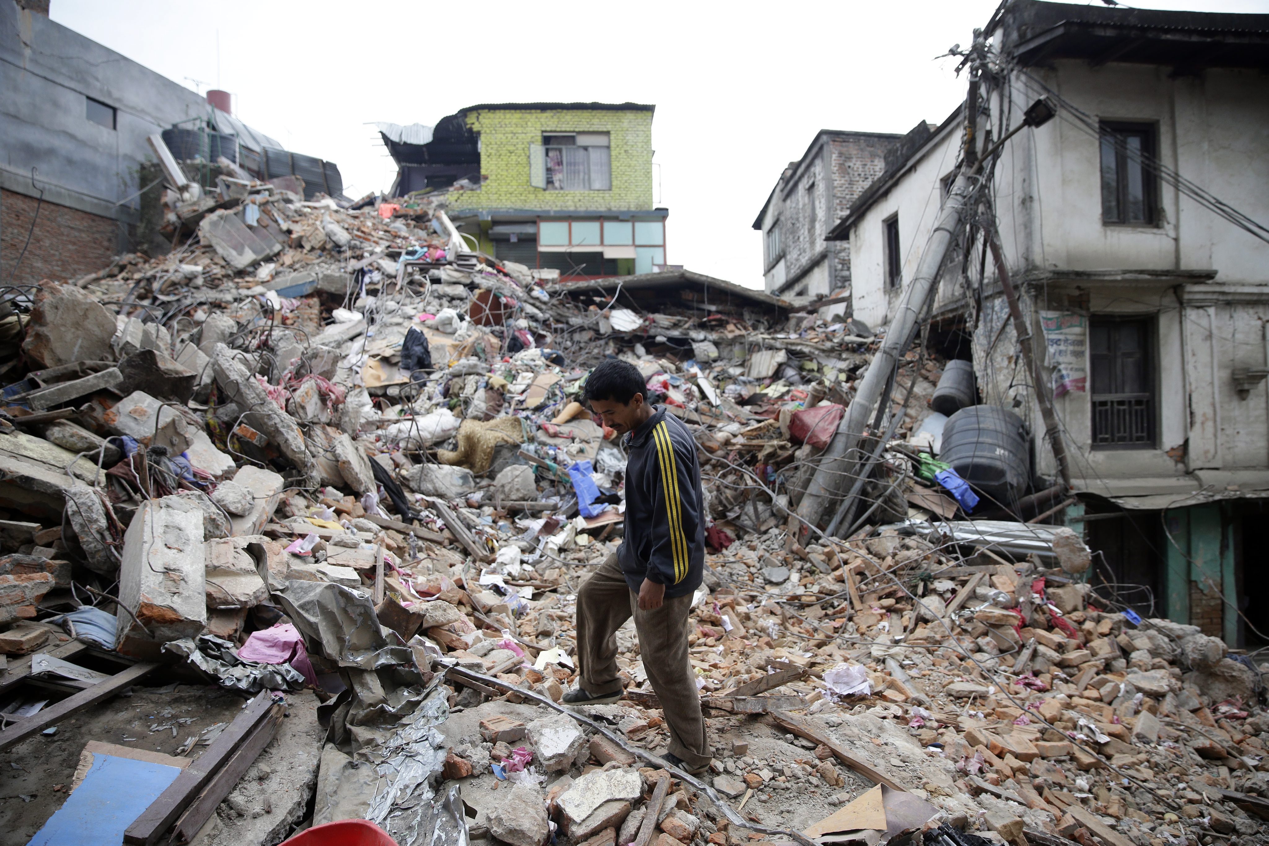 Aftershocks hit Nepal as earthquake death toll passes 3,000 South
