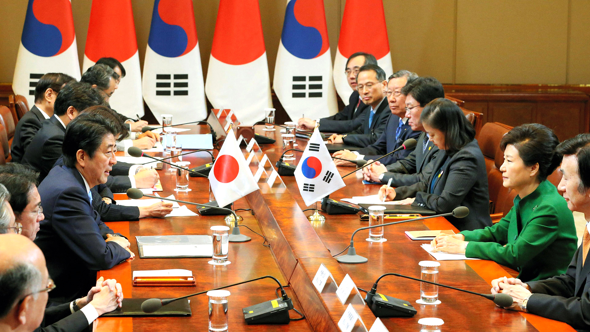 اليابان وكوريا الجنوبية تتوصلان لاتفاق ثنائي بخصوص قضية نساء الراحة بشكل نهائي وبلا رجعة في عام 2015 | عبر المصور تشيونج وا داي