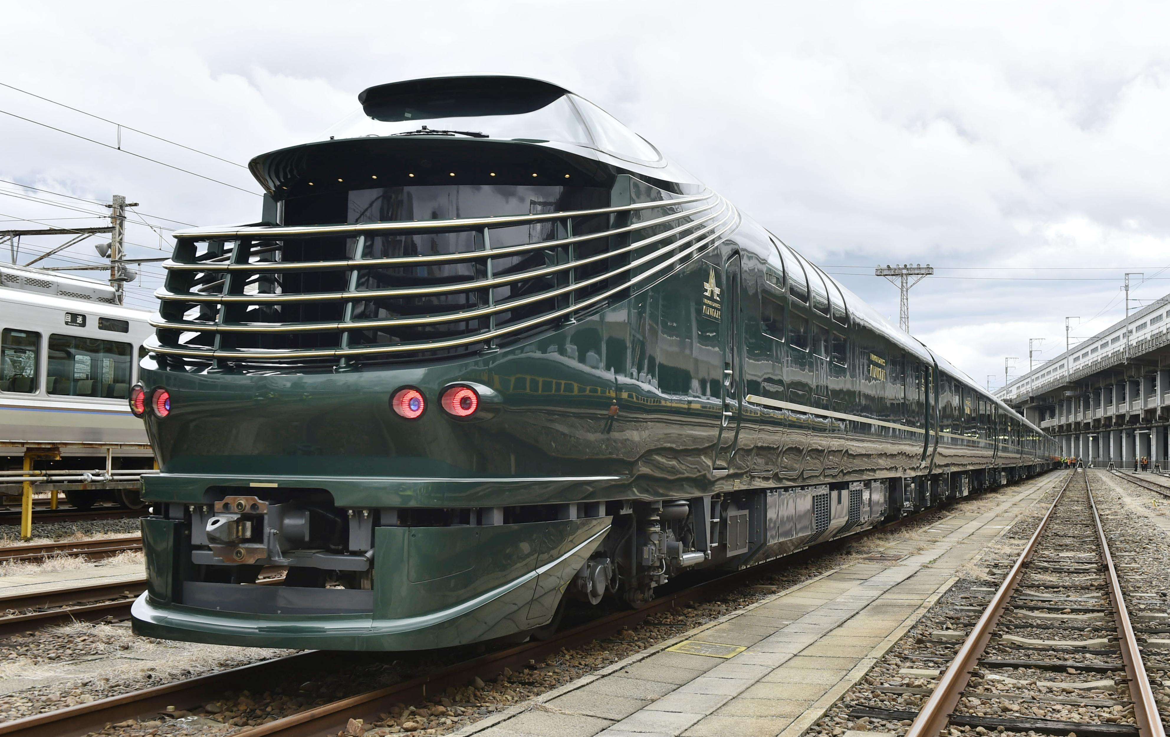 luxury train travel japan