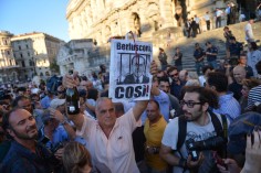 Opponents of Berlusconi. Photo: Xinhua