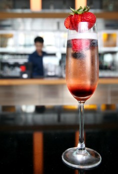 A Pier 7 Café champagne cocktail