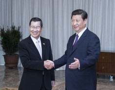 Chinese President Xi Jinping with Vincent Siew. Photo: Xinhua