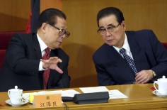 Former Chinese president Jiang Zemin (left) and former premier Li Peng were included in the court-ordered arrest warrant. Photo: Reuters