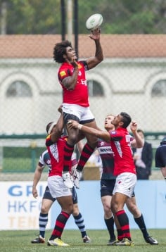 Former Wallaby Radike Samo of BGC Dragons towers above the opposition in a lineout. 