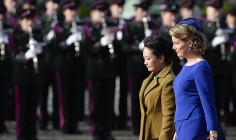 Peng Liyuan, wife of Xi Jinping, and Queen Mathilde at the Royal Palace. Photo: AFP