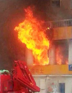 Photos published online showed huge flames and plumes of black smoke engulfing the restaurant. Photo: SCMP
