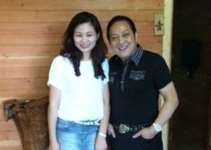 Wang Lin with a person identified as Zhu Yufang, a tourism official on Wugong Mountain. Photo: Weibo