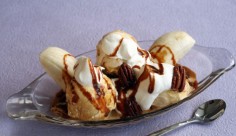 Banana split with butterscotch ice cream, sugar-and-spice pecans and cajeta.