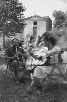 Umberto Eco accompanies his wife, Renate Eco-Ramge, in a duet in 1983.