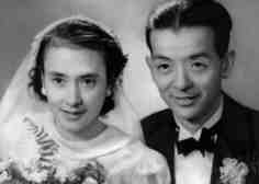 Isobel and John Shih Taotsi's wedding photo, taken in Chengdu circa 1939.