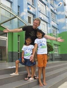 American gospel music star Steven Curtis Chapman and two of his adopted daughters. Chapman has been a supporter of the Hills’ work in China.