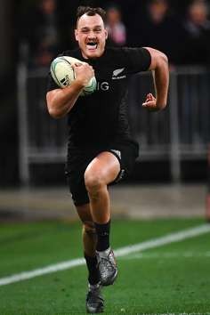 Israel Dagg runs in a try for the All Blacks.