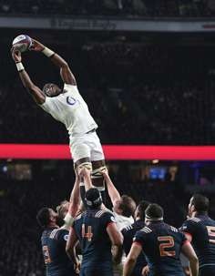 England’s Maro Itoje wins the line out against France. Photo: EPA