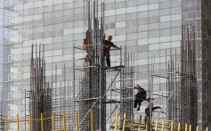 Workers at a construction site in Beijing on January 20, 2014. Photo: Reuters