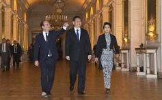 French President Francois Hollande, Xi Jinping and his wife Peng Liyuan at the Chateau de Versailles outside Paris. Photo: AFP