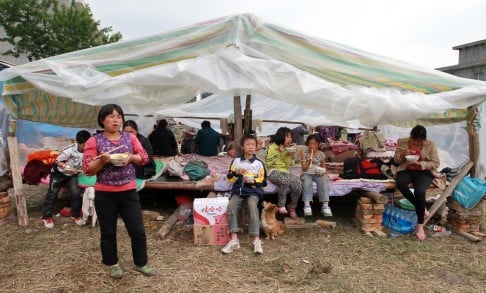 Villagers have lunch together at Wangjia village at Longmen, Lushan county. Photo: SCMP/Simon Song