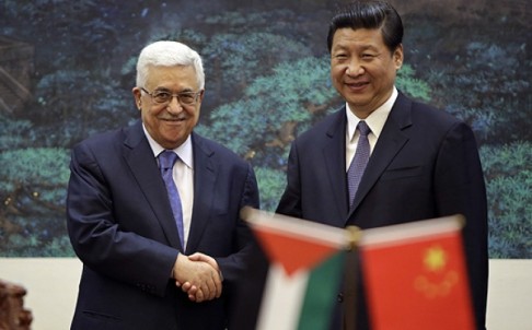 Chinese state-run media have called Mahmoud Abbas’ (left, with President Xi Jinping) trip a state visit. Photo: AP