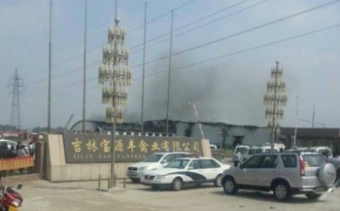 A photo of fire at the poultry farm was shared on Sina Weibo on Monday. Photo: Screenshot via Weibo