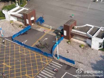 The Jiangmen municipal government building ahead of the demonstration. Screenshot via Sina Weibo. 