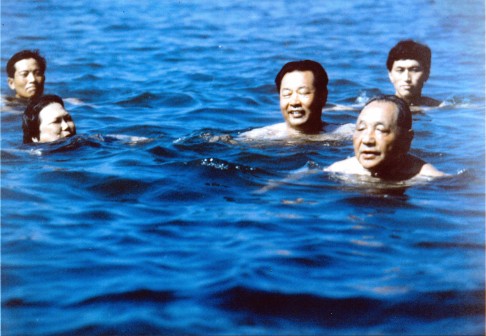 Deng Xiaoping (front) in the sea at Beidaihe in 1987. Photo: Xinhua