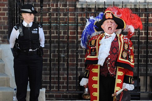 A town crier announces the birth of Duchess of Cambridge and Prince Wiliam's baby boy outside St Mary's hospital in London. Photo: EPA