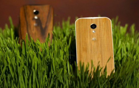 Two wood versions of Motorola's Moto X are displayed as the American-manufactured smartphone is unveiled August 1, 2013 at a news conference in New York. Photo: AFP
