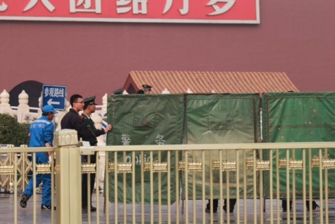 Authorities quickly erected barricades around the crash scene on Monday. Photo: Simon Song 