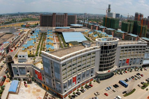 Luxury villas on a shopping mall in Henyang in Hunan. Photo: AFP