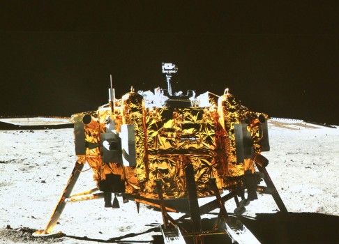 The Chang'e-3 moon lander, taken by the camera on the 'Yutu' (Jade Rabbit) moon rover/ Photo: AP