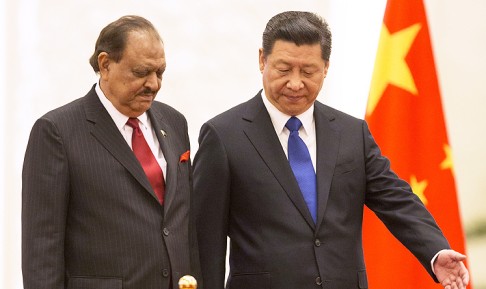 Pakistani President Mamnoon Hussain (left) attends a meeting with Chinese President Xi Jinping at the Great Hall of the People in Beijing on Wednesday. Photo: AP