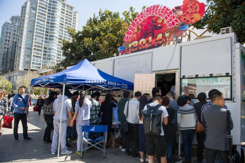 Citizens queue at a blood collection point in Kunming on Sunday. Photo: Xinhua