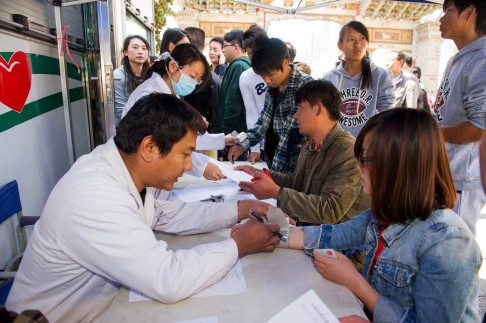 Citizens have their blood pressure measured before donating blood. Photo: Xinhua