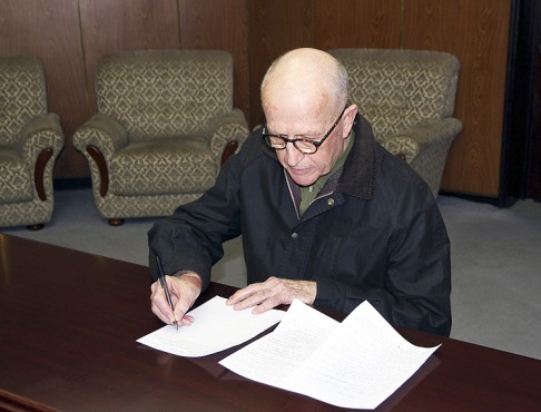 Australian missionary John Short writes an apology in Pyongyang on Monday. Photo: Reuters