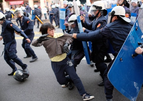 Protesters scuffle with police officers outside the Executive Yuan during a demonstration in Taipei. Photo: AFP