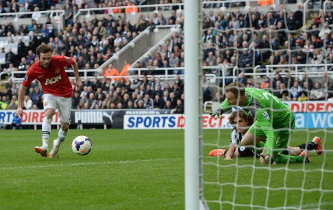 Juan Mata (left) shoots to score his second goal in their match against Newcastle United at St James' Park. Photo: Reuters 